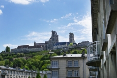 Vue sur la cité médiévale de Laon depuis l'hôtel