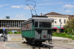 L'hôtel tient son nom de l'ancien tramway de Laon, situé sur la place de la gare.